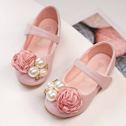 little girl  shoes  with flower little girl shoes with flower for party and wedding white and pink shoes حذاء و المناسبات